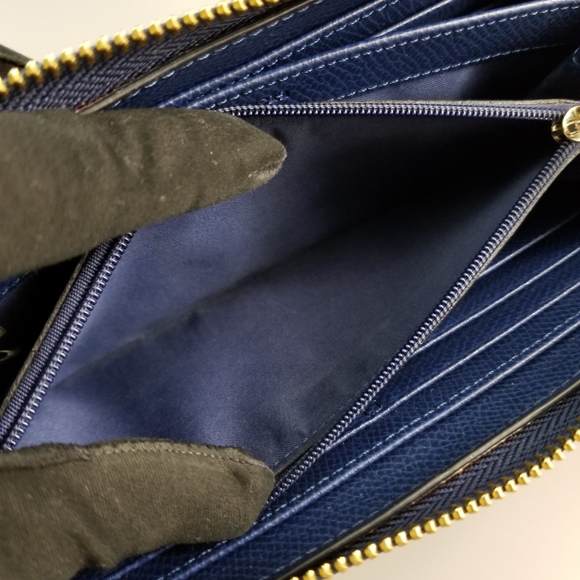 COACH Beautiful Large Zippy compact Wallet Signature - Picture 10 of 16